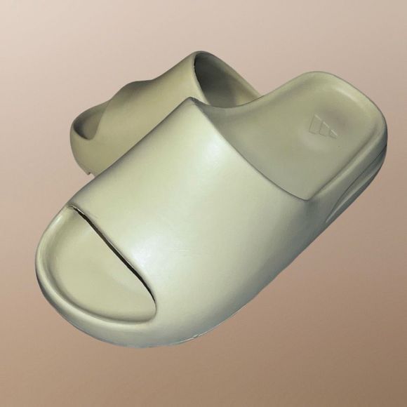 Youth Adidas Yeezy Bone Slides Resin Size Big Kid 6 (Cut Small - Fits BK Size 4) - Picture 1 of 8